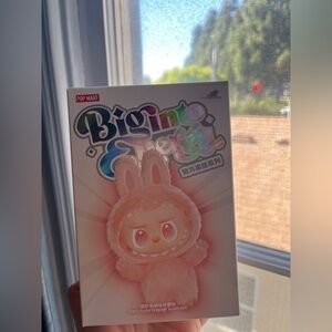 Pop mart Big into energy labubu